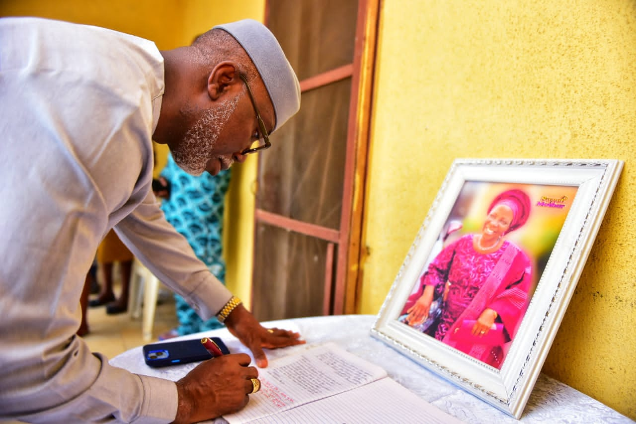 AIYEDATIWA, ONDO STATE CABINET MEMBERS SYMPATHIZE WITH PA AROGBOFA OVER WIFE’S DEATH