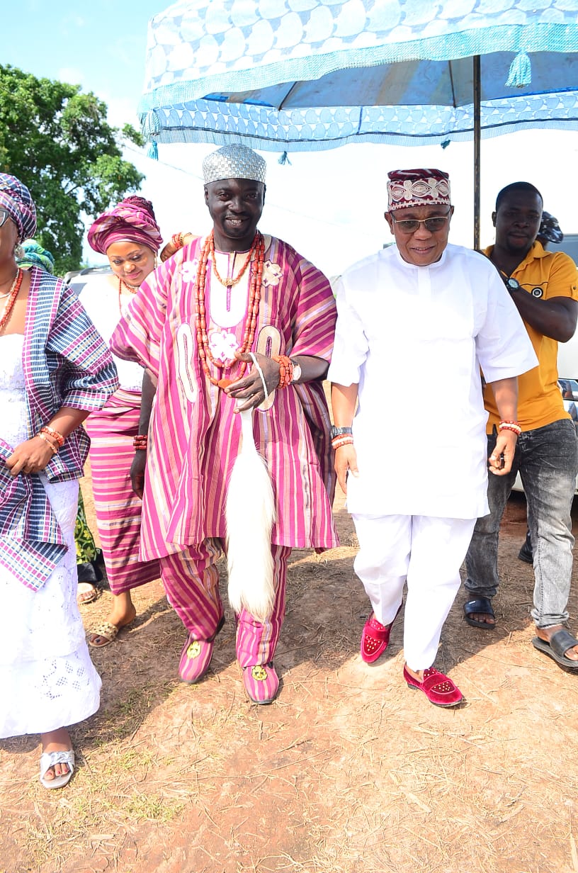 OLUSOPO OF USOPO COMMUNITY HOSTS DEJI AKURE SNR. HIGH CHIEFS,  USOPO COMMUNITY